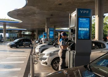 Bajó el precio de la nafta: cuánto vale ahora el litro de combustible