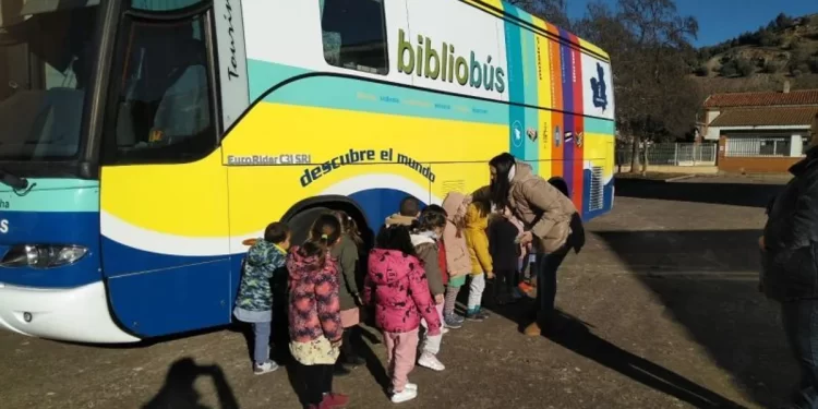 Renovado el convenio que garantiza el servicio de bibliobuses en entornos rurales de Albacete y Guadalajara