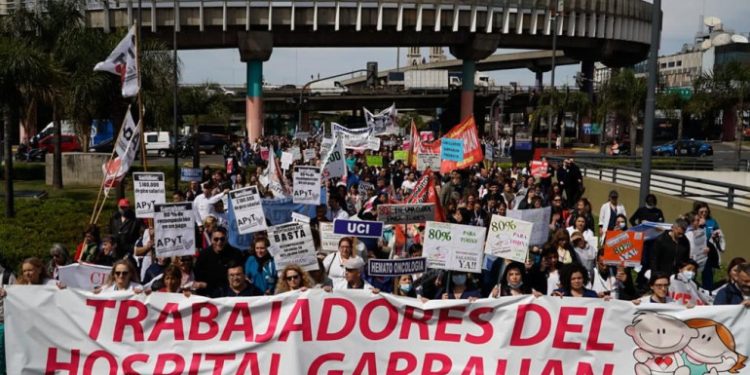 Crisis en el Garrahan: residentes siguen sin recibir una propuesta del Gobierno y continúa el paro