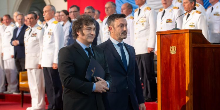 Cruce por el futuro de IOSFA: Generales retirados denuncian colapso y el Gobierno defiende el plan de saneamiento