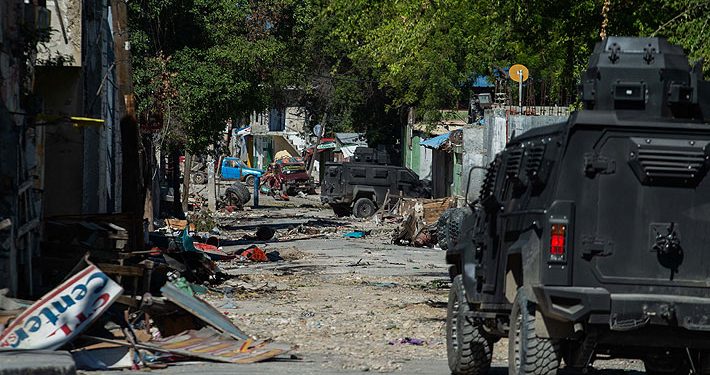 Haití: Una mujer fue arrestada por asesinar con empanadas envenenadas a 40 mafiosos
