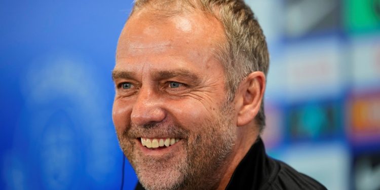 Flick ante la posibilidad de salir campeón de LaLiga sin jugar: “No pienso en eso”