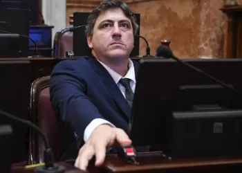 Senador Paoltroni culpa al gobierno por fracaso de la ley de Ficha Limpia y advierte sobre subestimación del kirchnerismo