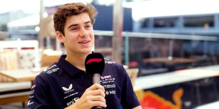 Franco Colapinto en F1 TV: su relación con Doohan, el respaldo de Briatore y cómo maneja la presión