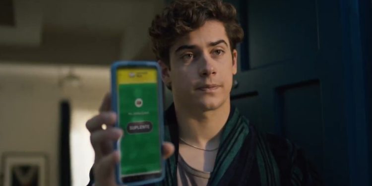 Franco Colapinto la rompe en dos spots y se ríe de sí mismo: “Nos vemos en Imola, pa”