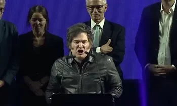 Cierre de campaña de Adorni: Milei salio con los botines de punta contra el PRO; “Los amarillos fracasados están peleando el cuarto lugar”