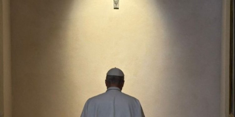 León XIV pasó por Santa María la Mayor y vistió la tumba del papa Francisco