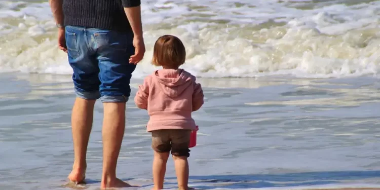 Licencia por paternidad: la Argentina tiene una de las más cortas de Sudamérica