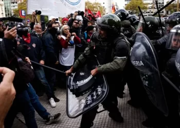 Con la presencia de la izquierda de Polo Obrero y la UTEP, se generaron corridas en la marcha de jubilados