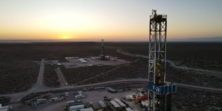 Obras sin plata pública: las petroleras se adueñan de las rutas en Vaca Muerta