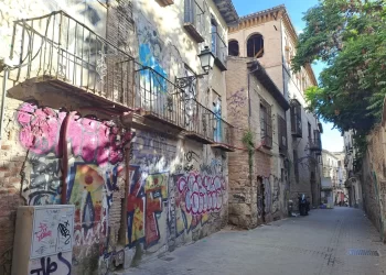 Grafitis y pintadas en Granada: un problema eterno que no sólo ensucia la Alhambra