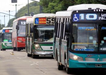 Paro de colectivos: la lista completa de líneas que circulan este martes