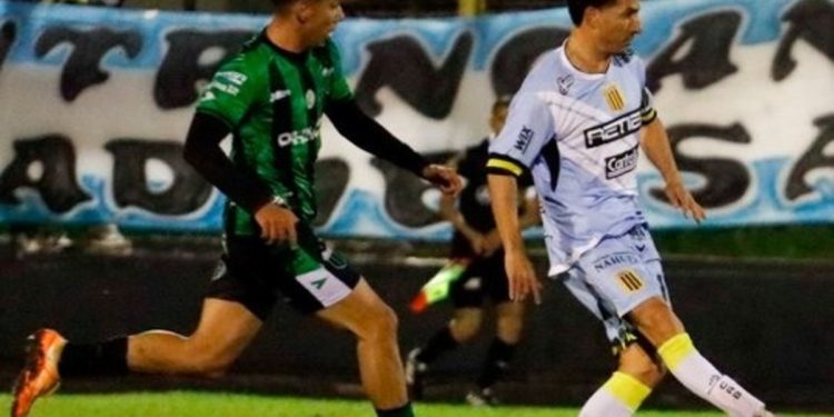 Poco agite en el Oeste: Almirante y Chicago empataron sin goles en el clásico