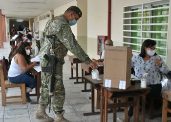 En clara violación constitucional prohiben votar a miembros de FFAA Y FFSS