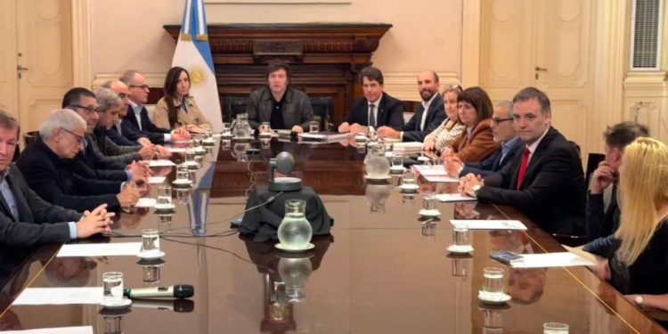 Milei encabeza reunión de gabinete en contexto de debate por Ficha Limpia y paro de transporte