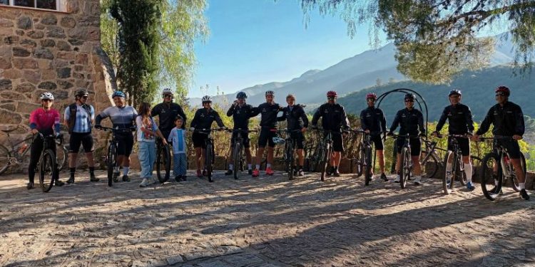 Scaloni y su cuerpo técnico pedalearon junto a Vista Energy en el Desafío Río Pinto