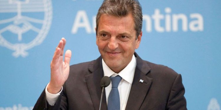 Apareció Massa y busca pegarse al Papa: la elección de León XIV “es una gran noticia en este mundo polarizado y hostil”. Del arquitecto Mosca no habló