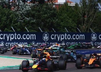 Video: Así fue la largada de la F1 en Imola, con Franco Colapinto peleando atrás