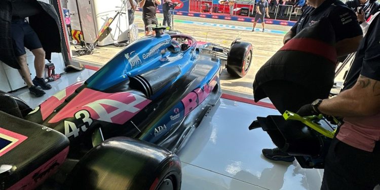 Video: el trabajo contrarreloj de los mecánicos de Alpine para arreglar el auto de Colapinto