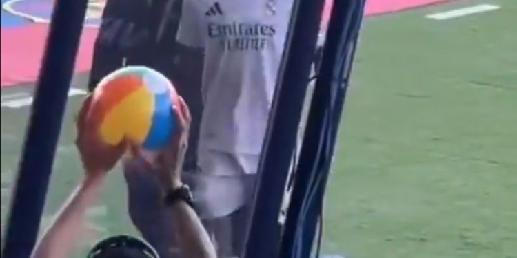 La cargada a Vinicius tras perder el clásico ante Barcelona