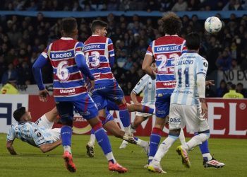 La tijera espectacular de Maravilla Martínez en el gol de la victoria de Racing