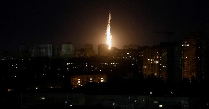 Kiev fue blanco de un brutal ataque masivo ruso con drones y misiles en medio de un histórico canje de prisioneros