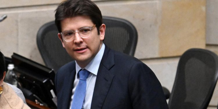 El sicario que atentó contra Uribe Turbay portaba una poderosa pistola utilizada por fuerzas especiales