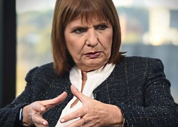 Bullrich denuncia “connivencia” y apunta a custodio de Cristina Kirchner que lucía campera de la Guardia Presidencial de Venezuela