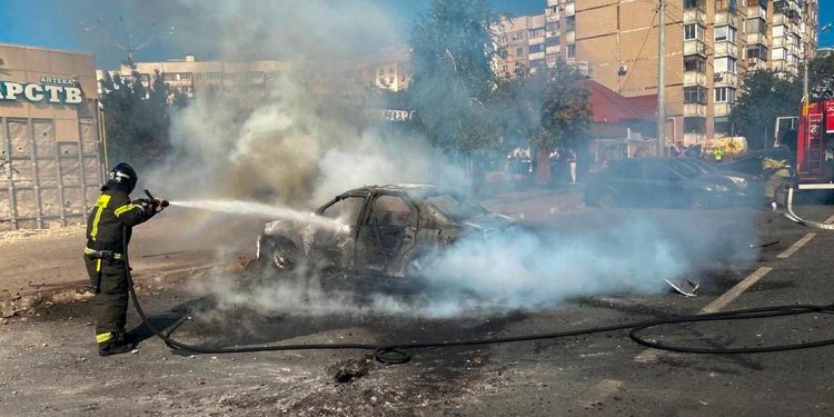 Ataques rusos en Járkiv dejan dos muertos y más de 60 heridos, incluidos niños