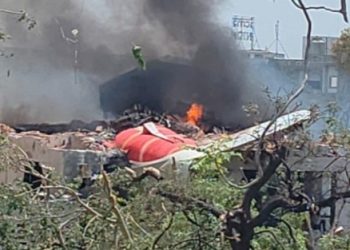 Tragedia aérea en India: se estrelló un vuelo de Air India con 242 personas a bordo y temen que no haya sobrevivientes