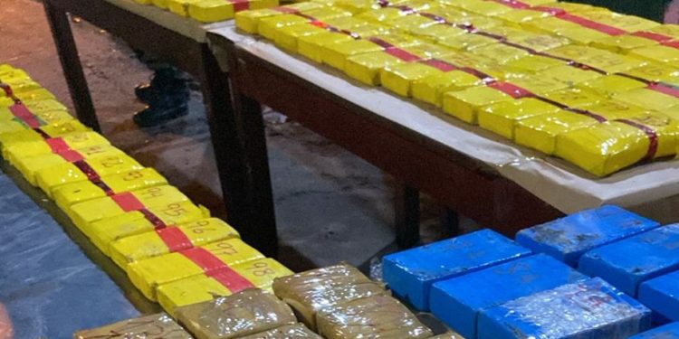 Detienen dos gendarmes con 161 kilos de cocaína por un valor de U$S240.000.¿Operaban solos o para alguien mucho mas arriba?