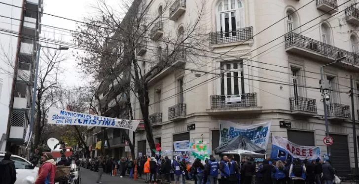 La Justicia informó a Cristina Kirchner los fundamentos y condiciones de su detención domiciliaria: Tobillera, balcón, custodia y visitantes