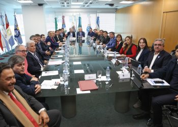 Los gobernadores muestran musculo y presionan al gobierno por fondos del Impuesto a los Combustibles y los ATN