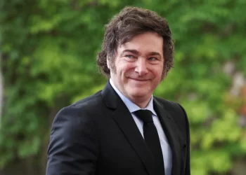 Positivo: Milei regresa al país y se apresta a firmar una serie de decretos para achicar el Estado