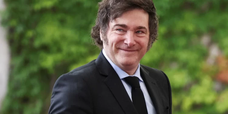 Positivo: Milei regresa al país y se apresta a firmar una serie de decretos para achicar el Estado