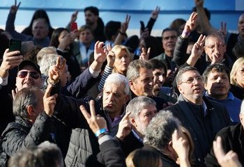 Cristina Kirchner tiene prohibido actuar en política pero hizo declaraciones políticas públicas:Todos los cómplices