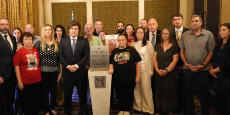 Milei se reunió en Israel con familiares de rehenes de Hamas y reafirmó su apoyo a la lucha contra el terrorismo