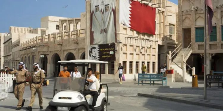 Qatar anuncia el cierre de su espacio aéreo