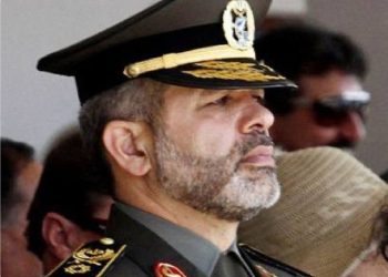 Irán designa a Ahmad Vahidi, uno de los responsables del atentado a la Amia, al mando provisorio de la Guardia Revolucionaria. Israel cierra su embajada y crece la tensión