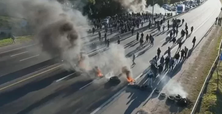 Cortes simultáneos en accesos a CABA reavivan tensiones y siembran dudas sobre su financiación