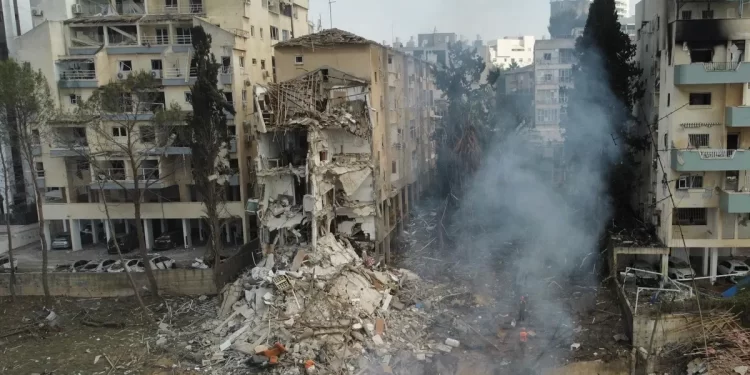 Nueva oleada de ataques iraníes deja al menos 13 muertos en Israel