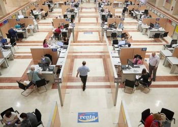 Aviso si te salió a pagar la declaración de la Renta: este es el día en el que Hacienda te quitará el dinero si fraccionaste el pago