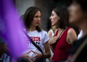 Podemos marca perfil propio con sus críticas a Pedro Sánchez por firmar el acuerdo de la OTAN