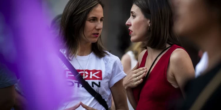 Podemos marca perfil propio con sus críticas a Pedro Sánchez por firmar el acuerdo de la OTAN