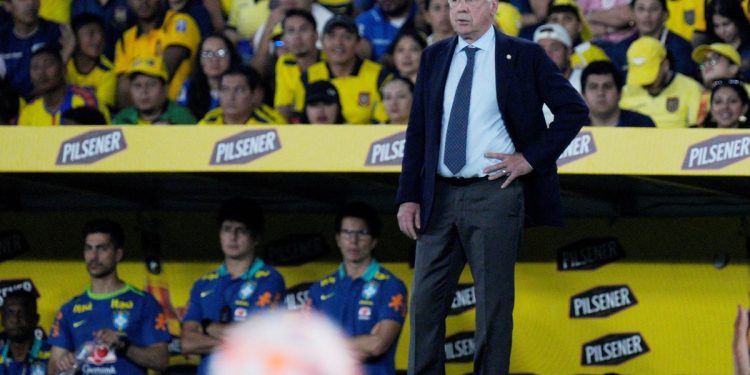 “Conforme”, el ambiente y queja sobre el césped: qué dijo Ancelotti luego de su debut en Brasil