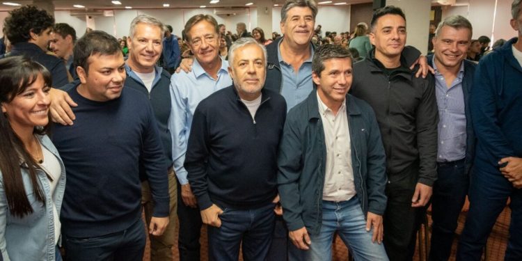 Cornejo impone su postura ante Petri en la disputa por las candidaturas radicales