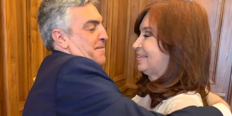 Un payasesco Dalbón confirma prisión domiciliaria para Cristina, celebra victoria judicial y luego borra el Twit. Era fake News