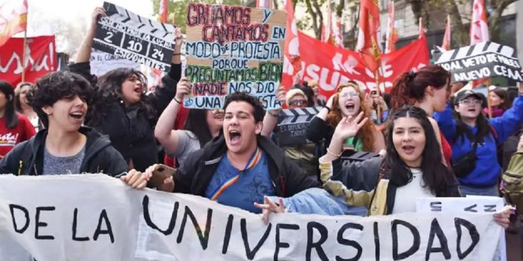 Docentes universitarios anunciaron un paro de 48 horas y una nueva Marcha Federal