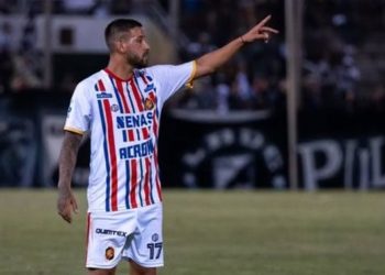 Escándalo en Colegiales: fue a jugar un torneo amateur por plata y le rescindieron contrato