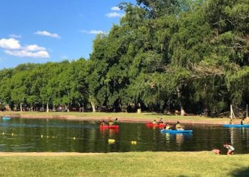 Escapada a una hora de CABA: el pueblo atravesado por un hermoso río que está lleno de lleno de bodegones